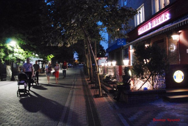 Опублікували чарівні світлини вечірнього Луцька