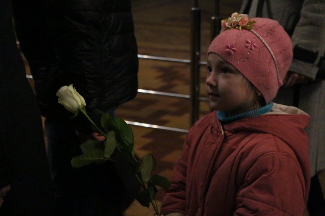 Митрополит Михаїл дарував жінкам квіти на Благовіщення. ФОТО 