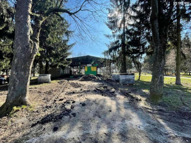 У луцькому парку розбирають атракціони. ФОТО