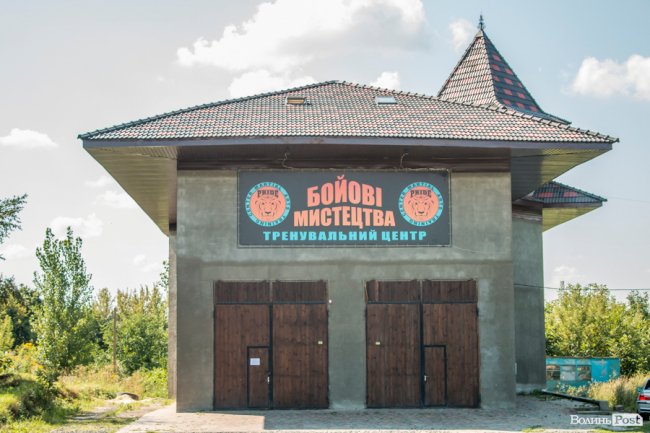 «Хто живе на ЛПЗ, тому у житті везе»: день на луцькому районі контрастів. ФОТО