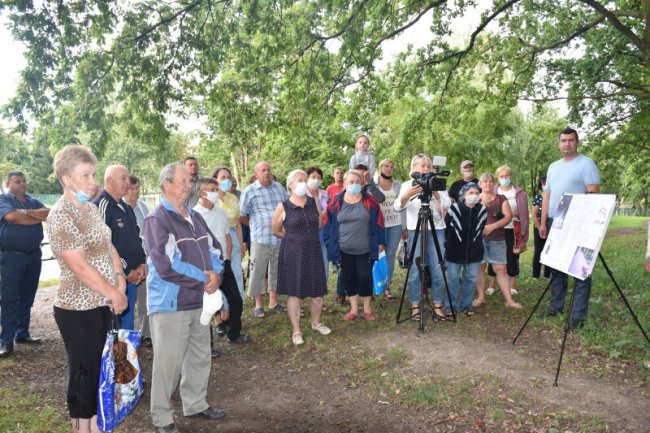 Сучасне освітлення, дитячий майданчик: як в одному з мікрорайонів Луцька планують оновити парк