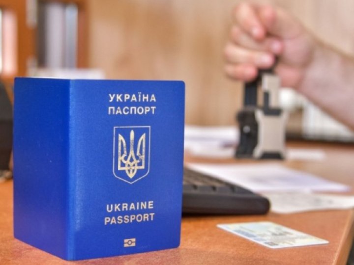 Прикордонники почали випускати з України чоловіків у віці до 22 років