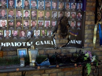 Поліція з’ясувала, чому горів стенд Небесної Сотні у Володимирі