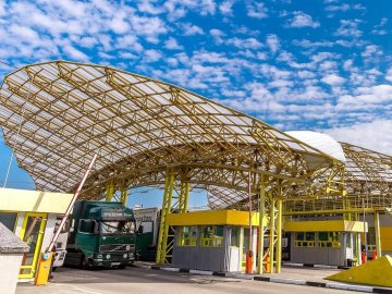 На «Ягодині» з вантажівок вилучили товару на понад 2 мільйони гривень