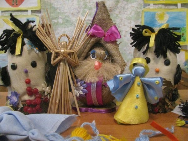 У Ковелі школярі виготовляють сувеніри, аби врятувати життя героям. ФОТО