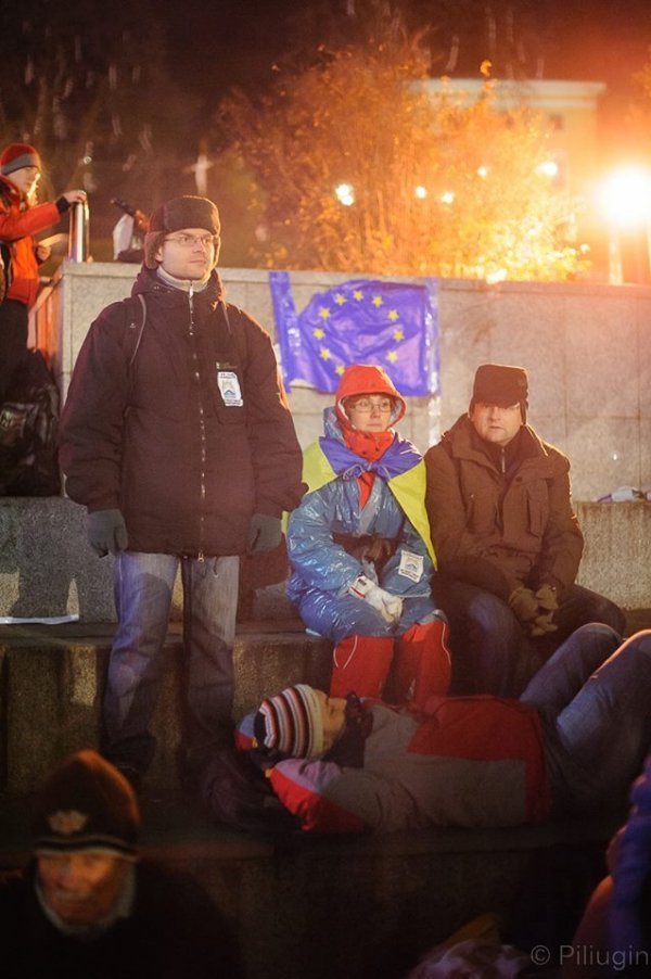 Євромайдан за півгодини до знесення. ФОТО