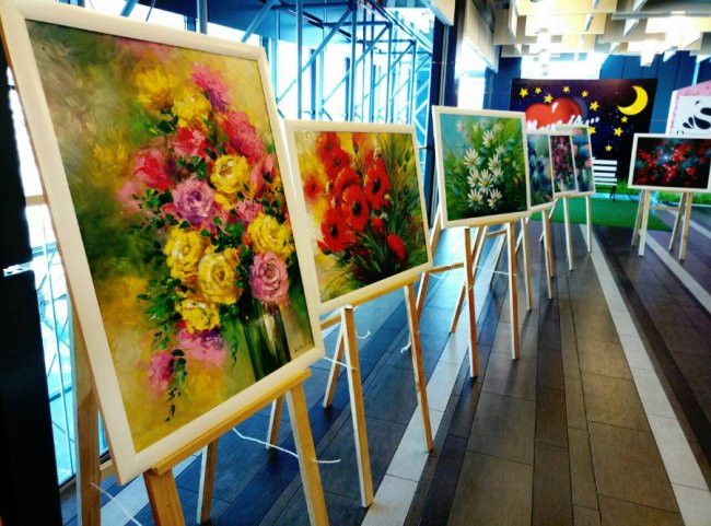 У «ПортCity» відкрили квіткову виставку. ФОТО