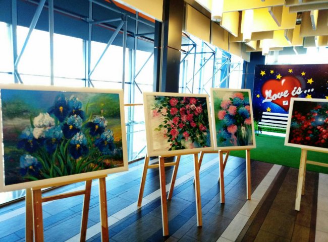 У «ПортCity» відкрили квіткову виставку. ФОТО