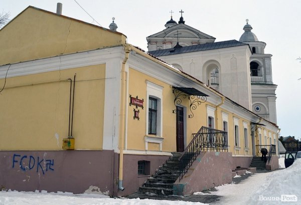 Футбольні фани, які лишають на замку Любарта написи – це дикуни, – директор заповідника