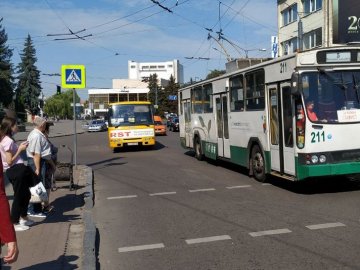 Чи штрафує поліція луцьких перевізників за роботу у «червоній» зоні. ВІДЕО