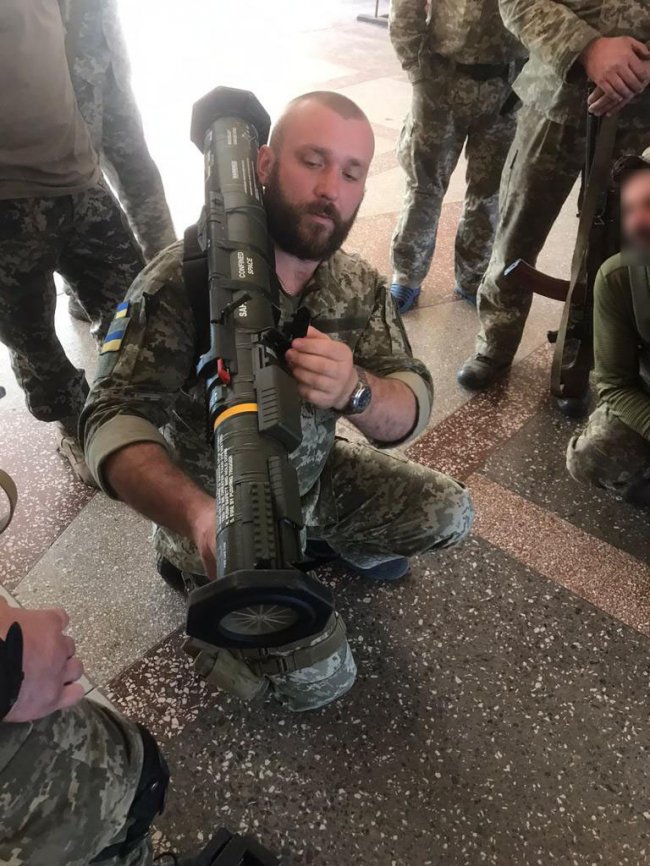 Волинянина, який отримав поранення на Авдіївському напрямку, нагородили медаллю. ФОТО