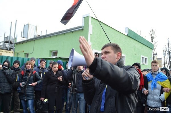 У Луцьку спалили «труну Партії регіонів». ФОТО. ВІДЕО