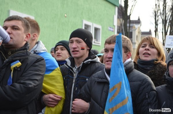 У Луцьку спалили «труну Партії регіонів». ФОТО. ВІДЕО