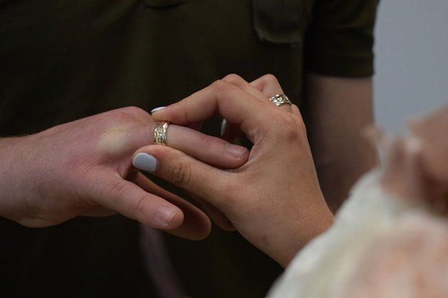 Війна коханню не завада: у Луцьку поєднали долі нацгвардієць та його обраниця