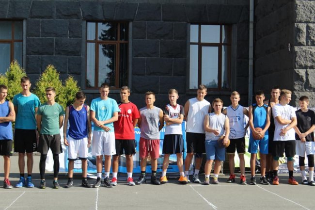 У Луцьку стартував кубок Незалежності зі стрітболу. ФОТО