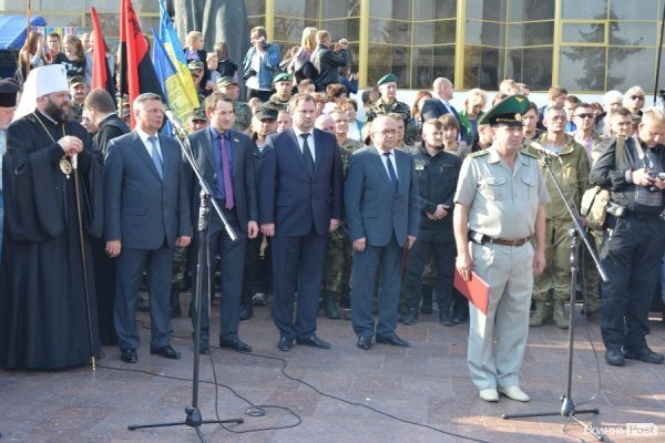 Ліцеїсти-першокурсики отримали погони та нове звання. ФОТО