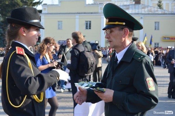 Ліцеїсти-першокурсики отримали погони та нове звання. ФОТО