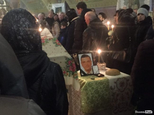 У Луцьку прощаються із загиблим у аварії журналістом Юрієм Яцюком. ФОТО