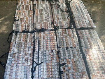 Луцькі прикордонники виявили у вантажному потязі контрабандне куриво 