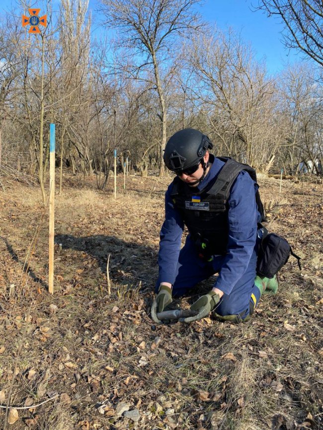 Волинські піротехніки ліквідували 720 боєприпасів на Сході. ФОТО