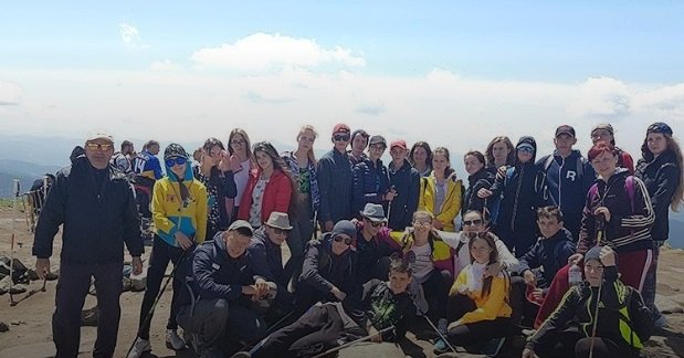 Випускники з Нововолинська останні канікули зустріли на Говерлі