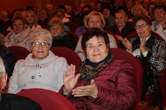 Поцілунки та гуморески: як волиняни святкували Міжнародний день людей похилого віку