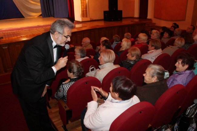 Поцілунки та гуморески: як волиняни святкували Міжнародний день людей похилого віку