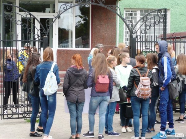 Парочці, яка знущалася у Луцьку над котом, може «світити» 2 роки. ФОТО. ВІДЕО