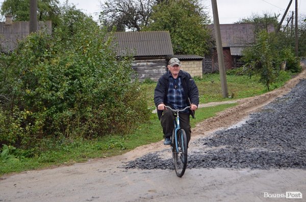 вулиця Шкільна у селі Скулин