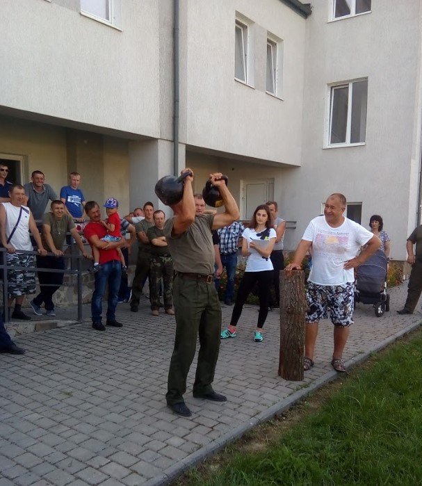 Як волинські лісівники силою мірялися. ФОТО