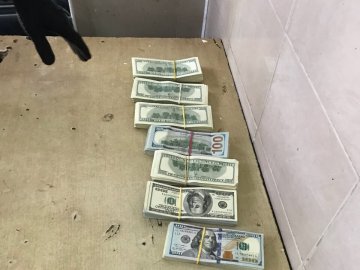 На «Ягодині» чоловік «попався» з великою сумою грошей