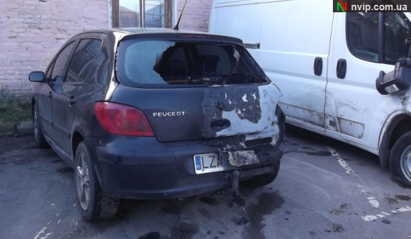 У Нововолинську вночі горів автомобіль. ФОТО