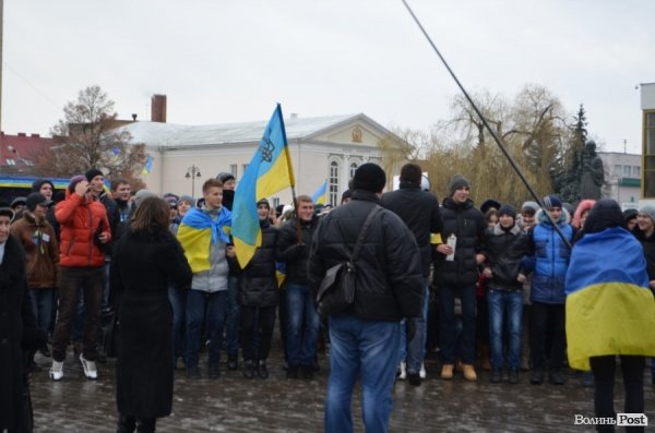 Як пікетували прокуратуру і СБУ учасники Євромайдану в Луцьку. ФОТО. ВІДЕО