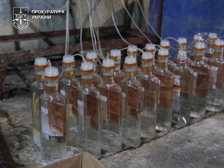 Волинянин облаштував удома підпільний цех з виробництва алкоголю