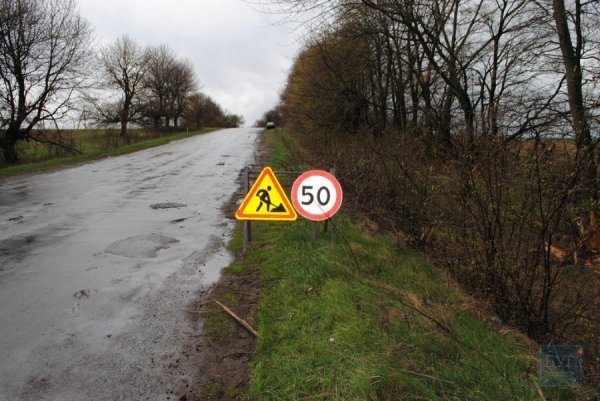 «Інспектор Ляля» допомогла: полатали ями на трасі Нововолинськ – Володимир-Волинський. ФОТО