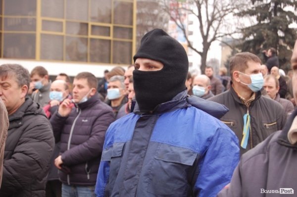 Як луцький Майдан ішов у  наступ на Волинську ОДА. ФОТО