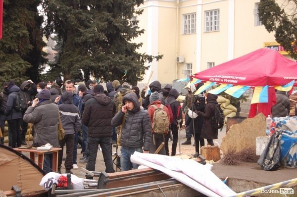 Як луцький Майдан ішов у  наступ на Волинську ОДА. ФОТО