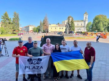 Волинським воїнам на Схід відправили автомобіль. ФОТО 