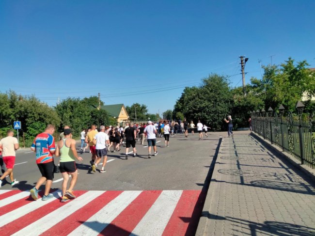 У Боратинській громаді вперше відбувся забіг пам’яті «Шаную воїнів, біжу за героїв України»