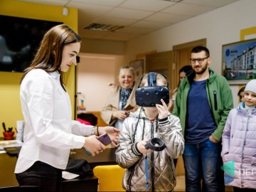 У тата на роботі: школярі побували на 3D-екскурсії «Інвестора»*