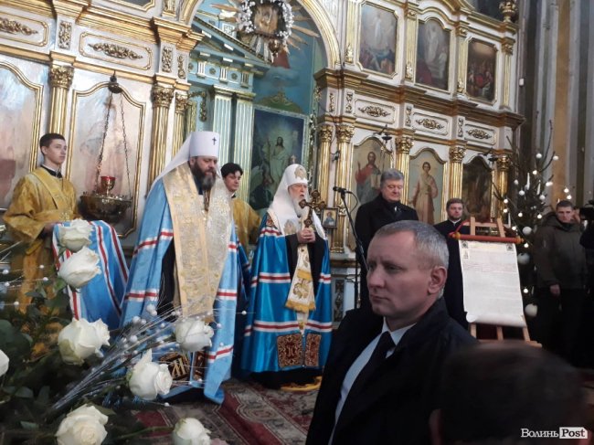 Президент з лучанами моляться за Україну. ОНОВЛЮЄТЬСЯ. ФОТО. ВІДЕО