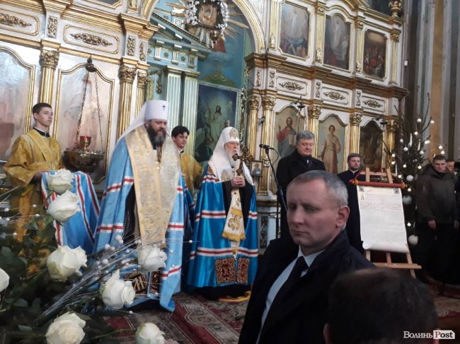 Президент з лучанами моляться за Україну. ОНОВЛЮЄТЬСЯ. ФОТО. ВІДЕО