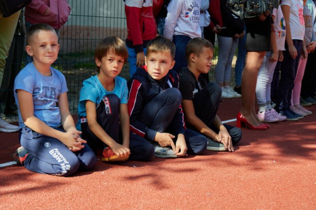 В одному з мікрорайонів Луцька відкрили новий сучасний спортмайданчик. ФОТО