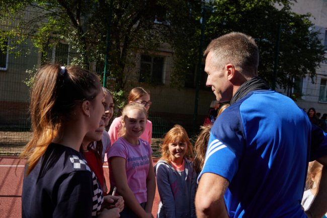 В одному з мікрорайонів Луцька відкрили новий сучасний спортмайданчик. ФОТО