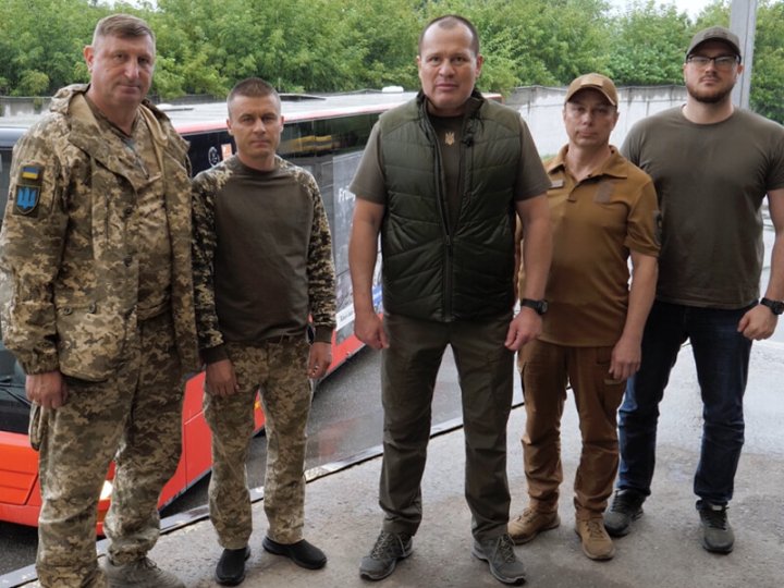 Бійці 72 бригади отримали автобус від волонтерів – підвищить оперативність та мобільність підрозділів