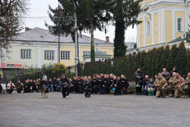 Поліг у бою на Луганщині: у Луцьку попрощалися з Героєм Дмитром Загурним