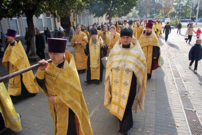 Хресний хід УПЦ МП у Луцьку показали з висоти. ВІДЕО