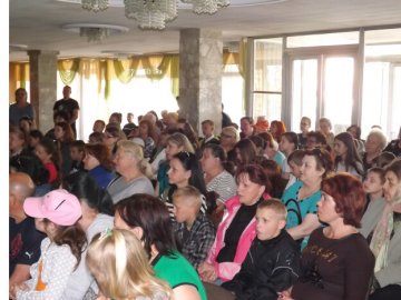 Луцьким родинам, які опинились у складних життєвих обставинах, вручили продуктові набори