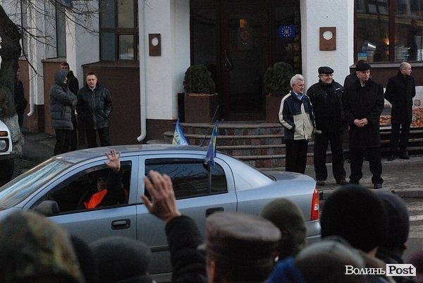 У Луцьку «Правий сектор» пікетує прокуратуру. ФОТО