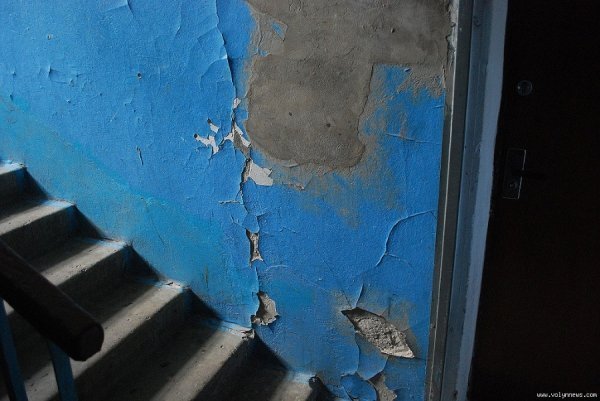 У Луцьку вода підмиває багатоповерхівку. ФОТО